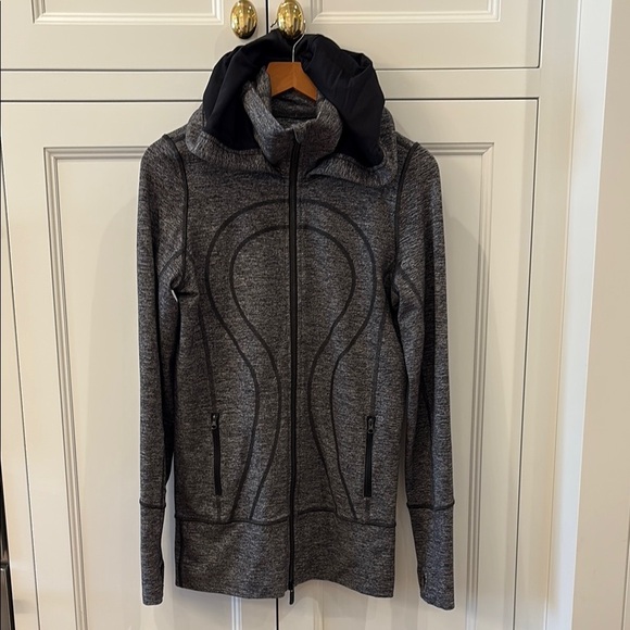 Lululemon Black /Gray Heathered Hooded Jacket—Great—Warm—Sports—Barely Worn—6 - Picture 1 of 7